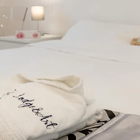 Alexander's Nest ترييستي