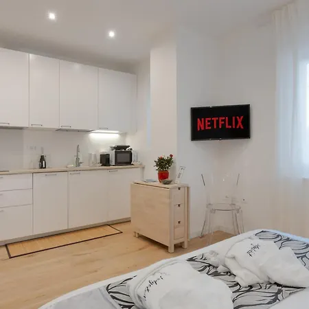 Alexander's Nest * ترييستي